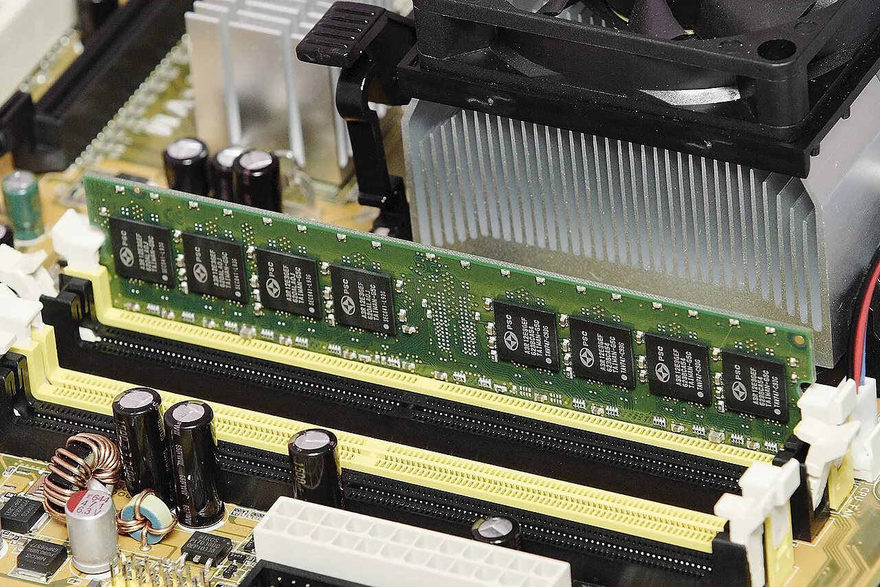 Hybrid Cloud-Edge Architectures: Best of Both Worlds